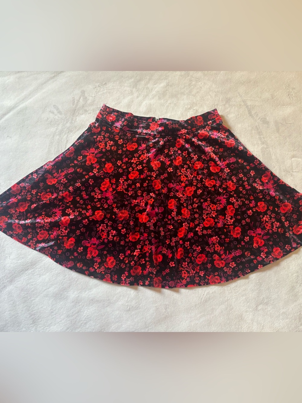 Mi Ami by Francesca’s Floral Velvet Mini Skirt Black Red Size S